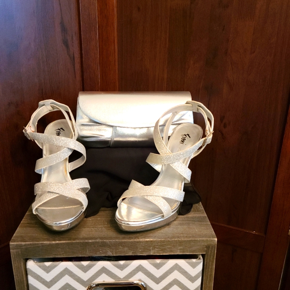 Womens purse and shoe set